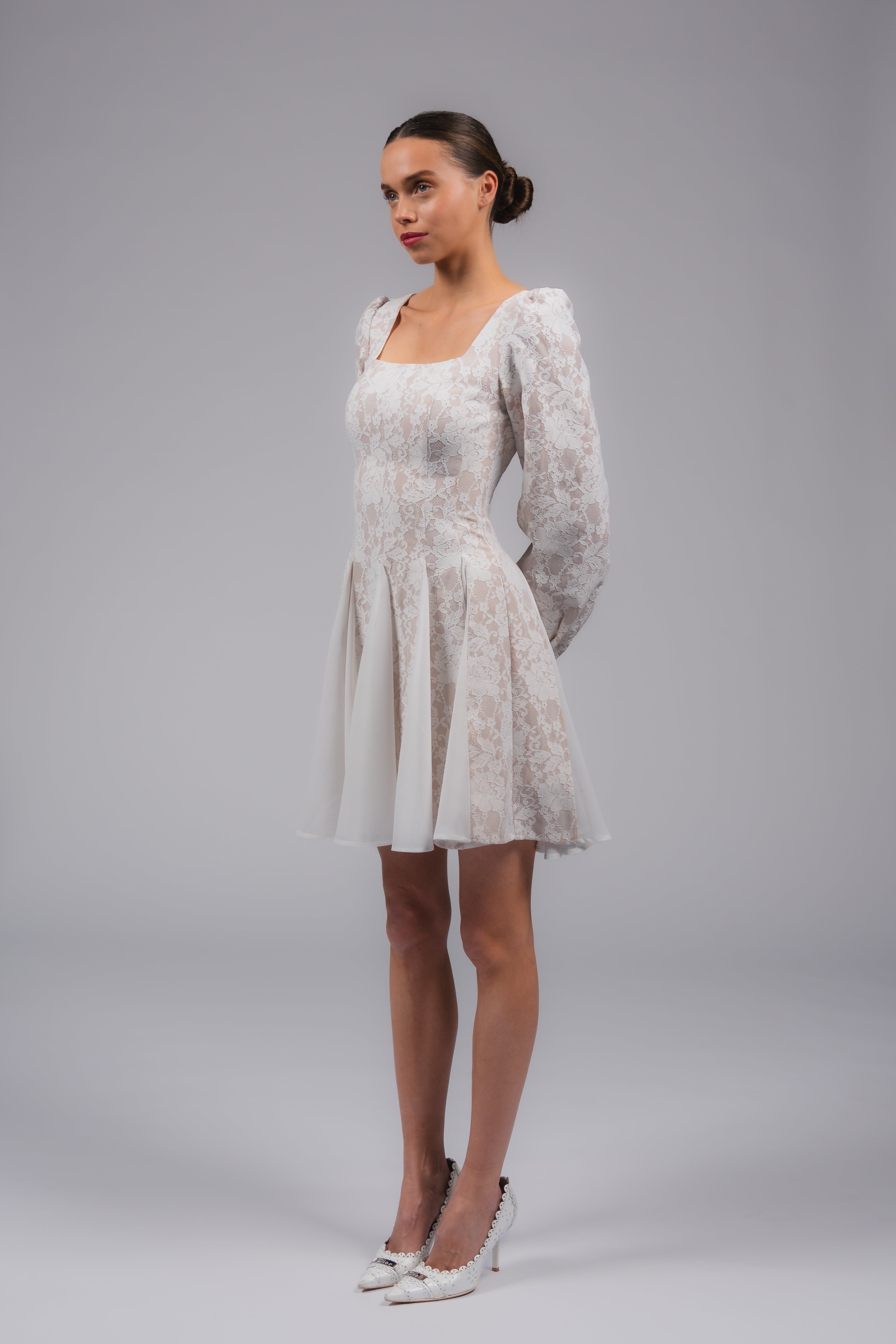 Model: 175 cm · XS · B cup