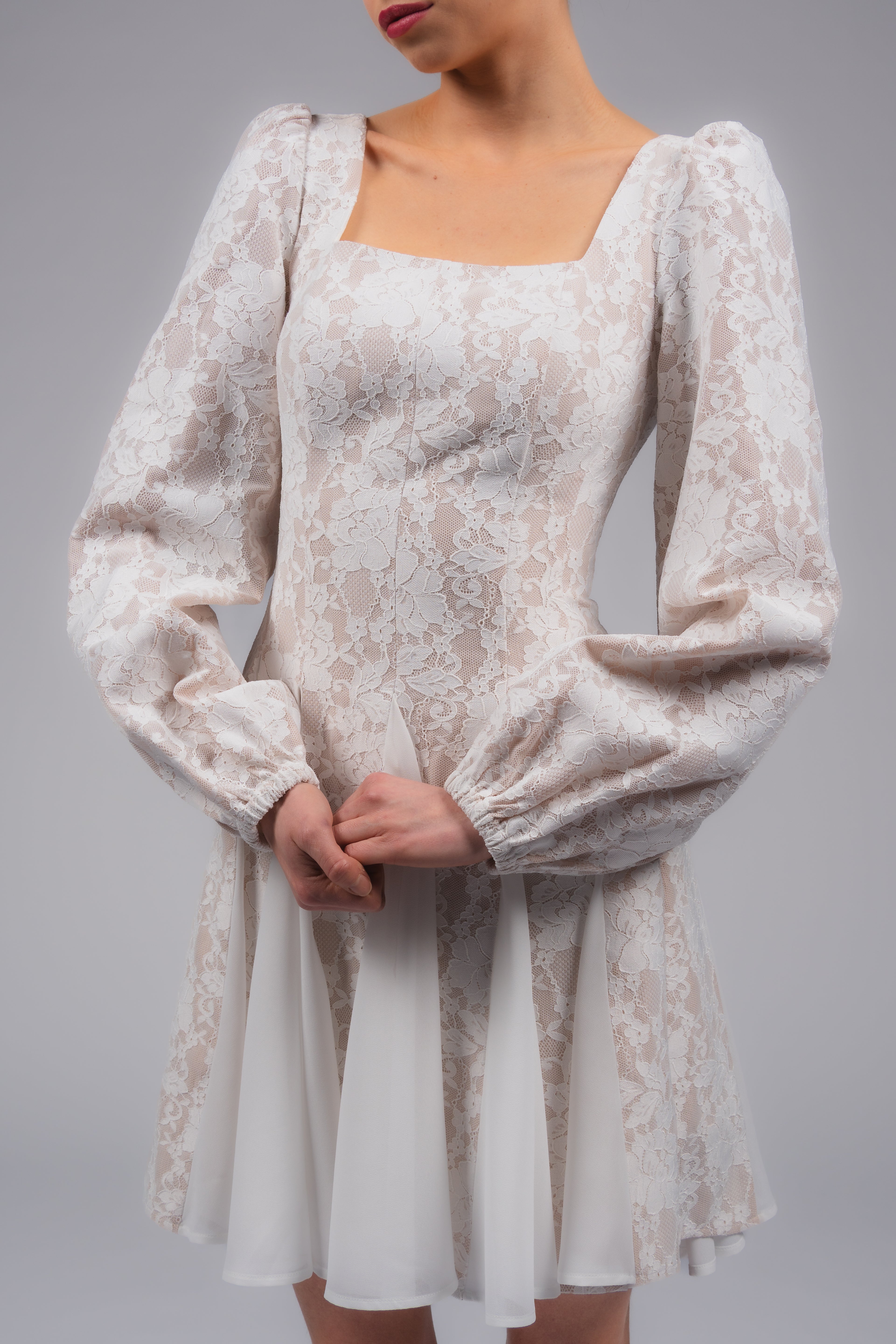 Model: 175 cm · XS · B cup