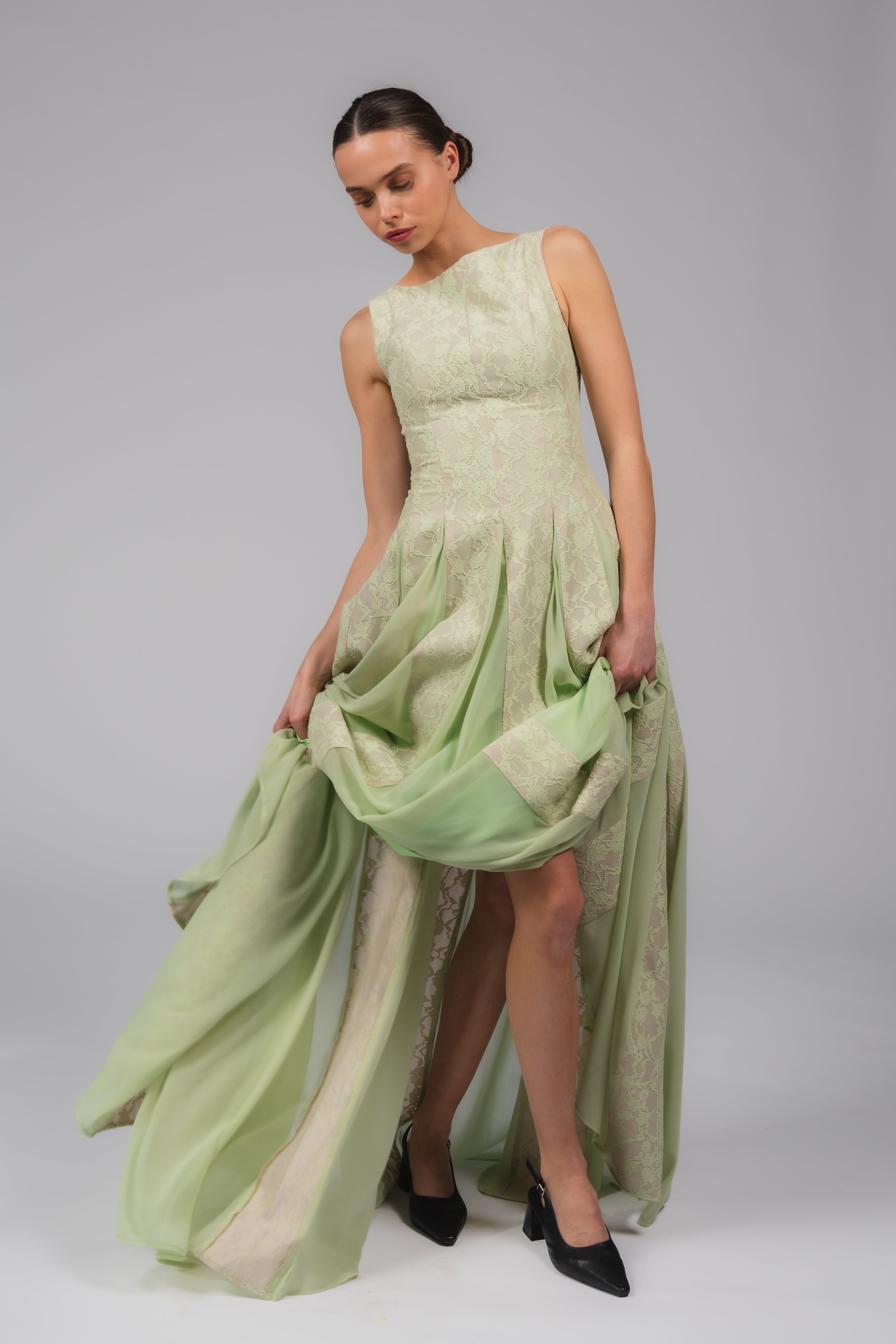 Model: 175 cm · XS · B cup