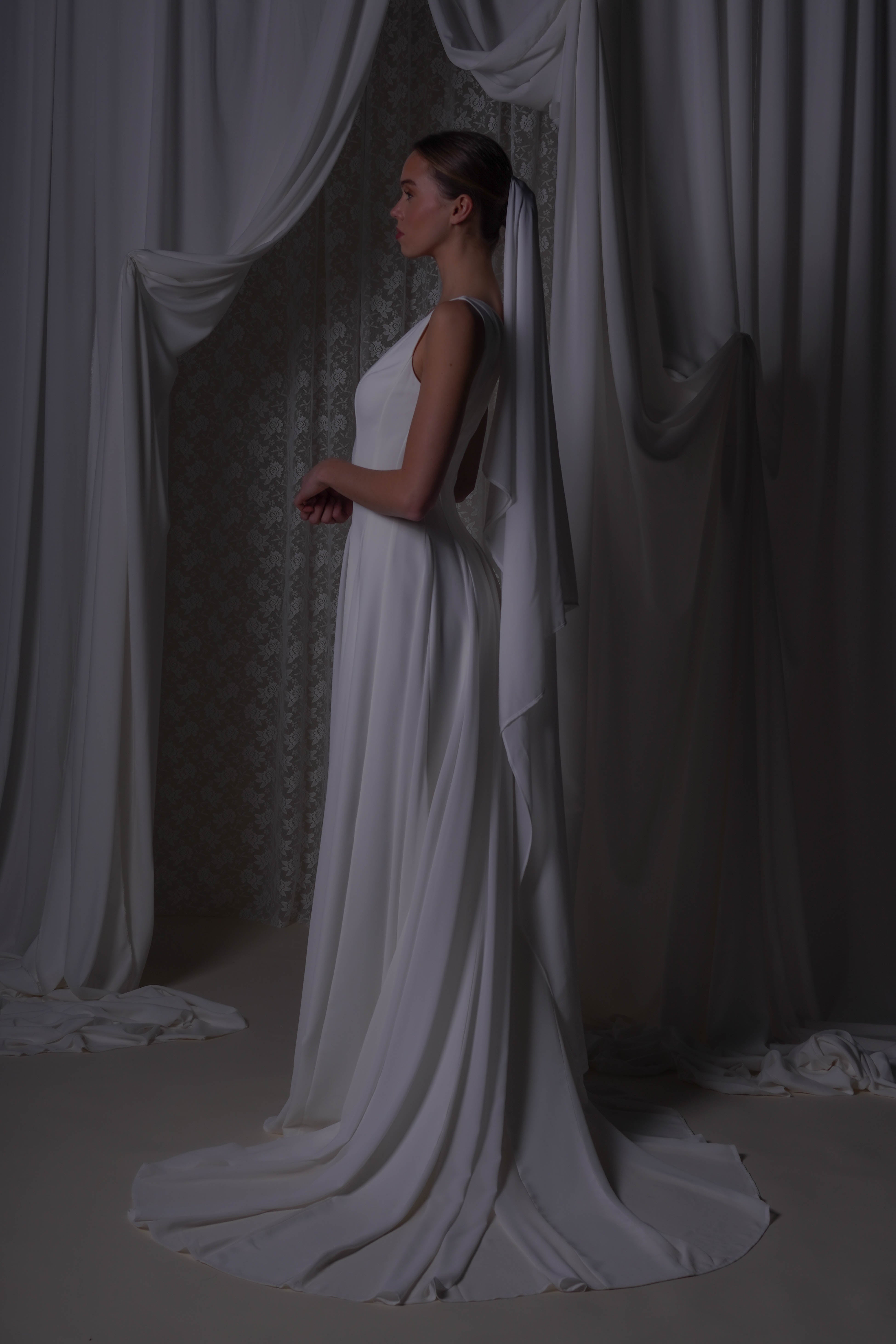 Model: 175 cm · XS · B cup