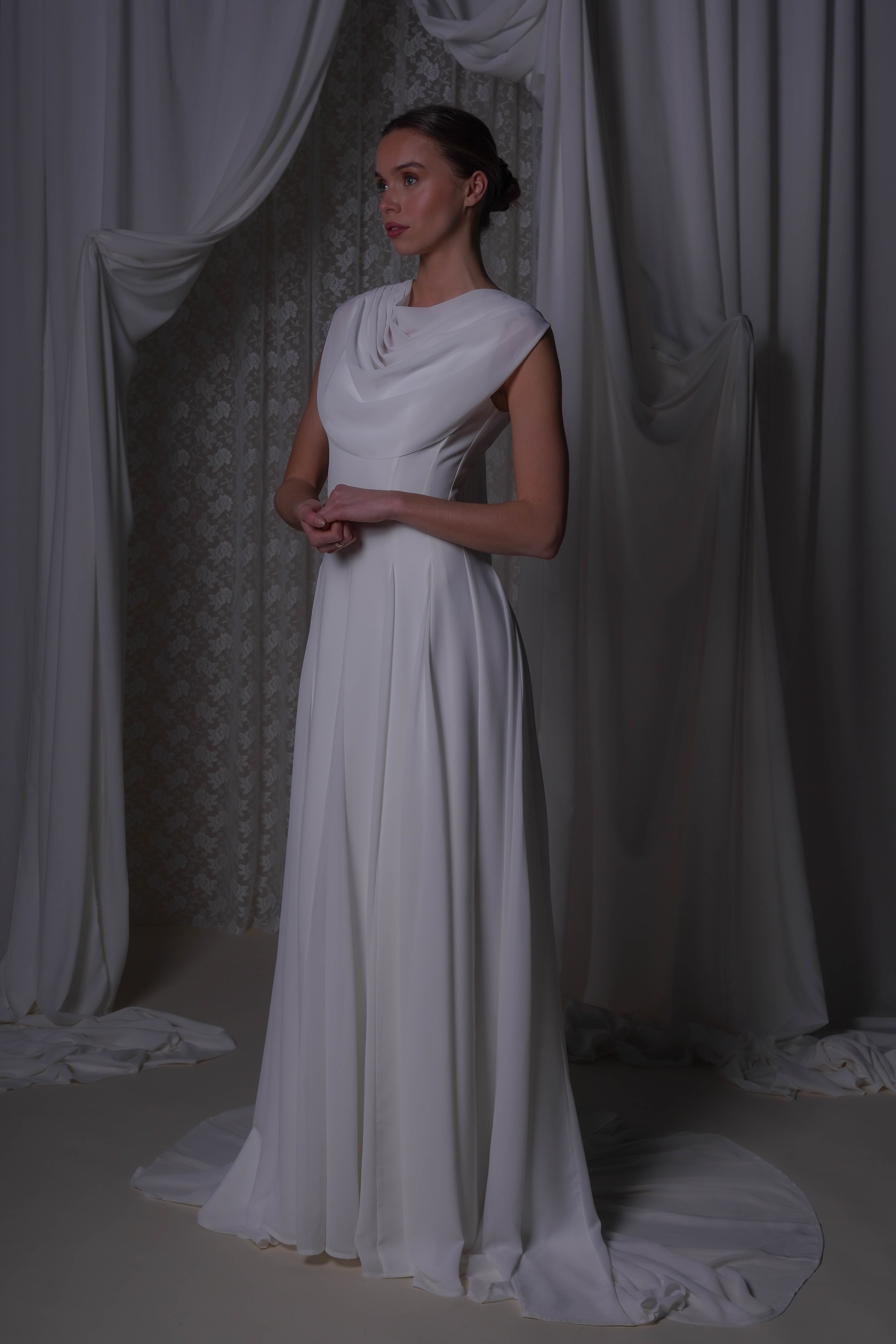 Model: 175 cm · XS · B cup