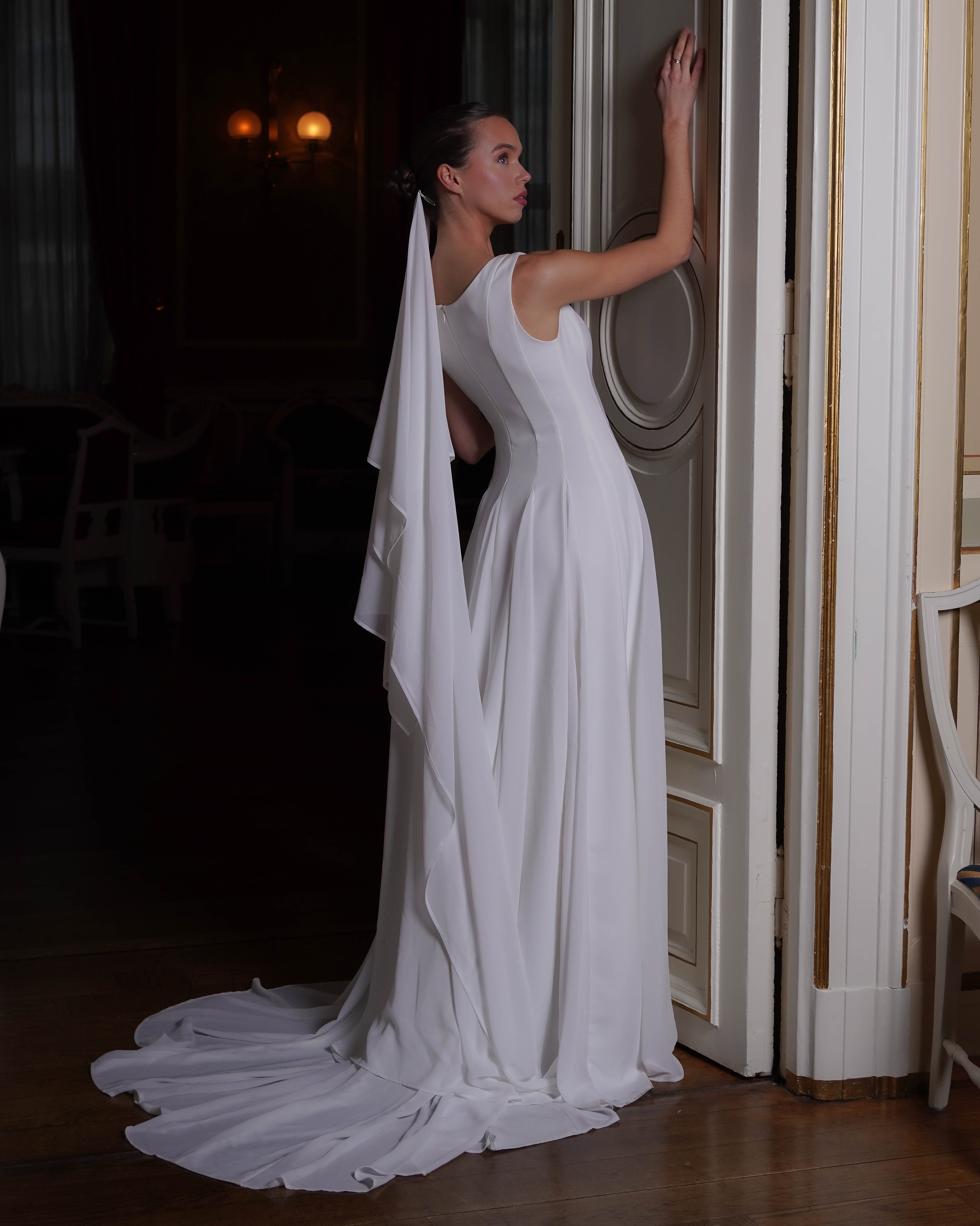 Model: 175 cm · XS · B cup