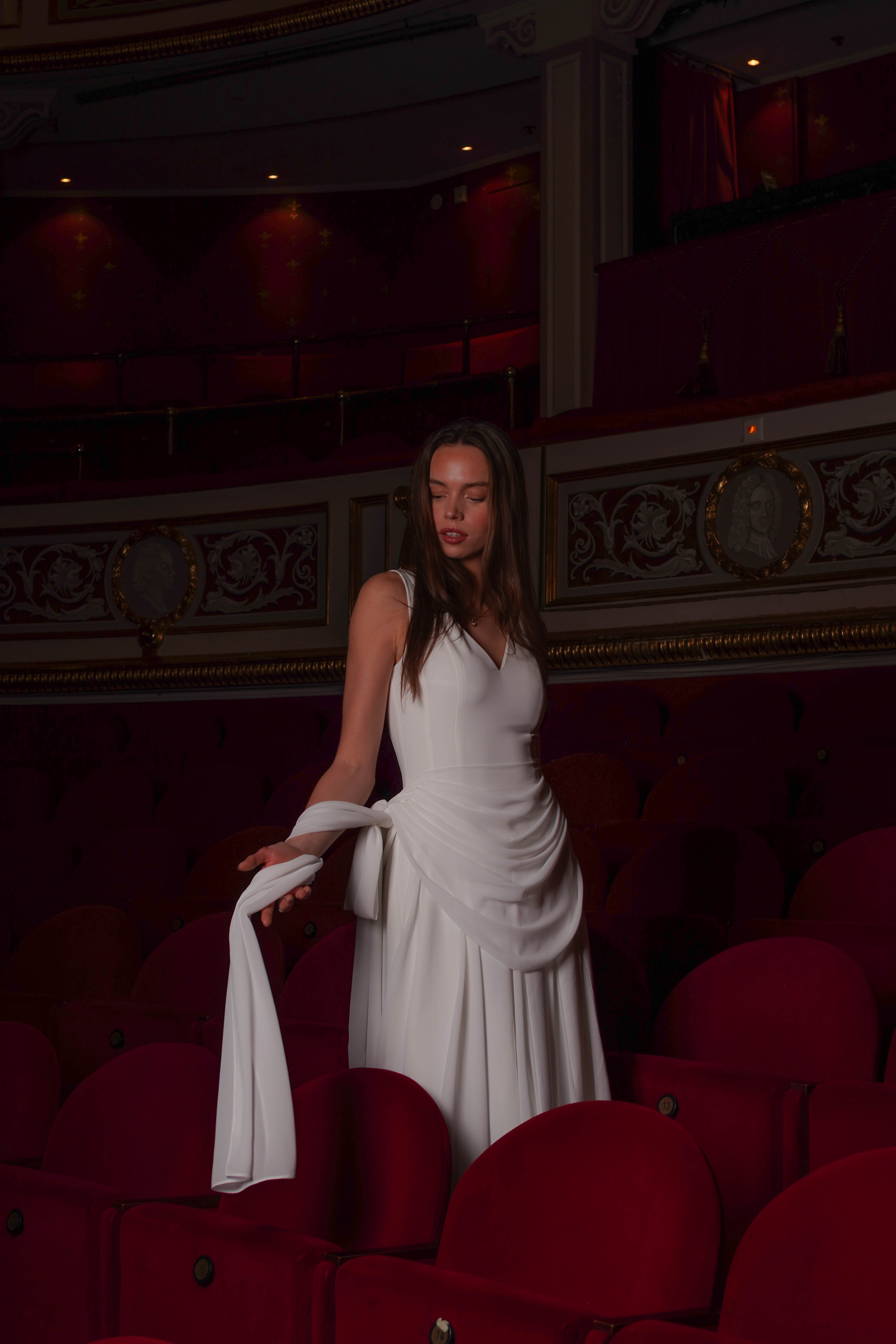 Model: 175 cm · XS · B cup