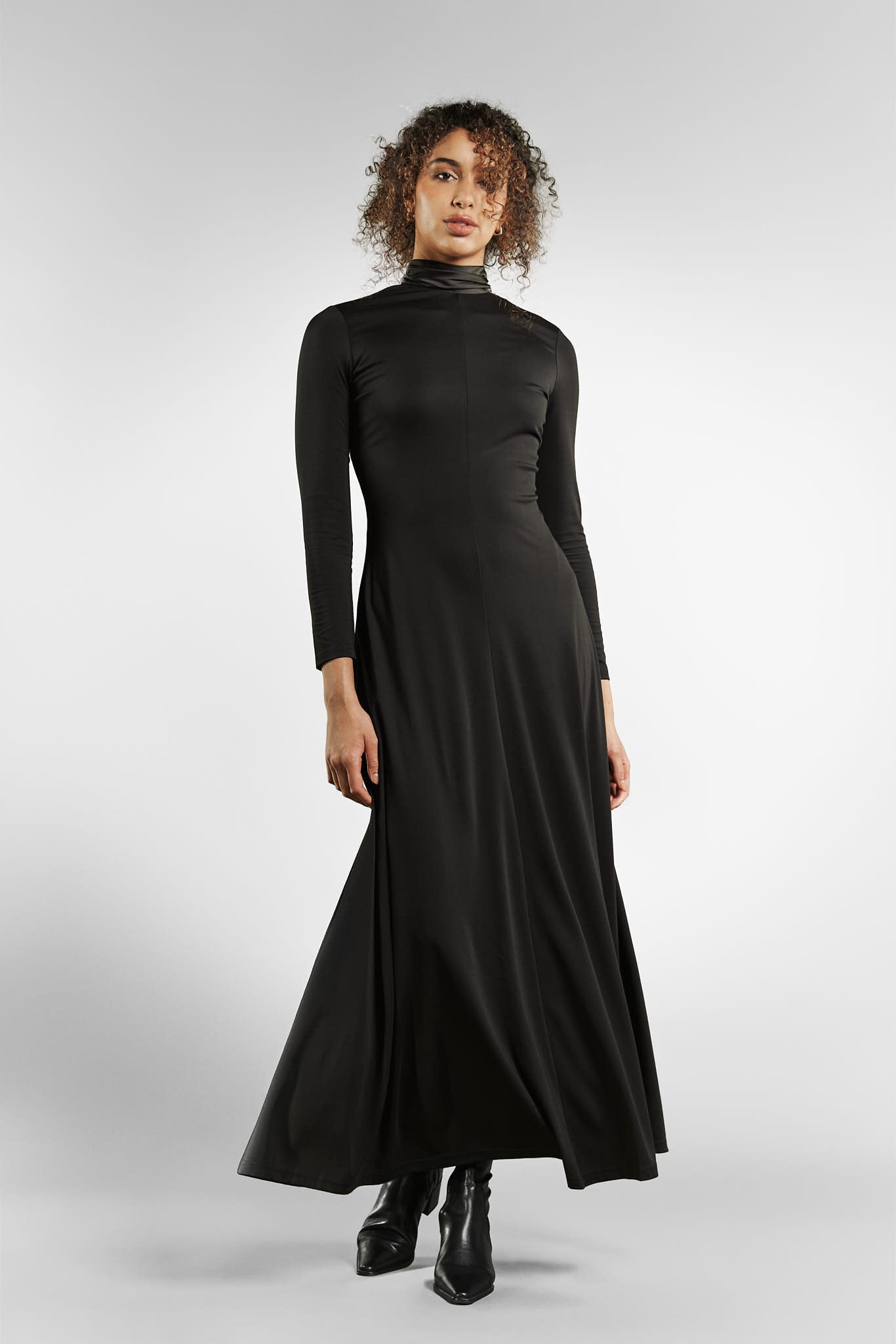 Tuva Turtleneck Maxi With Sleeves Black