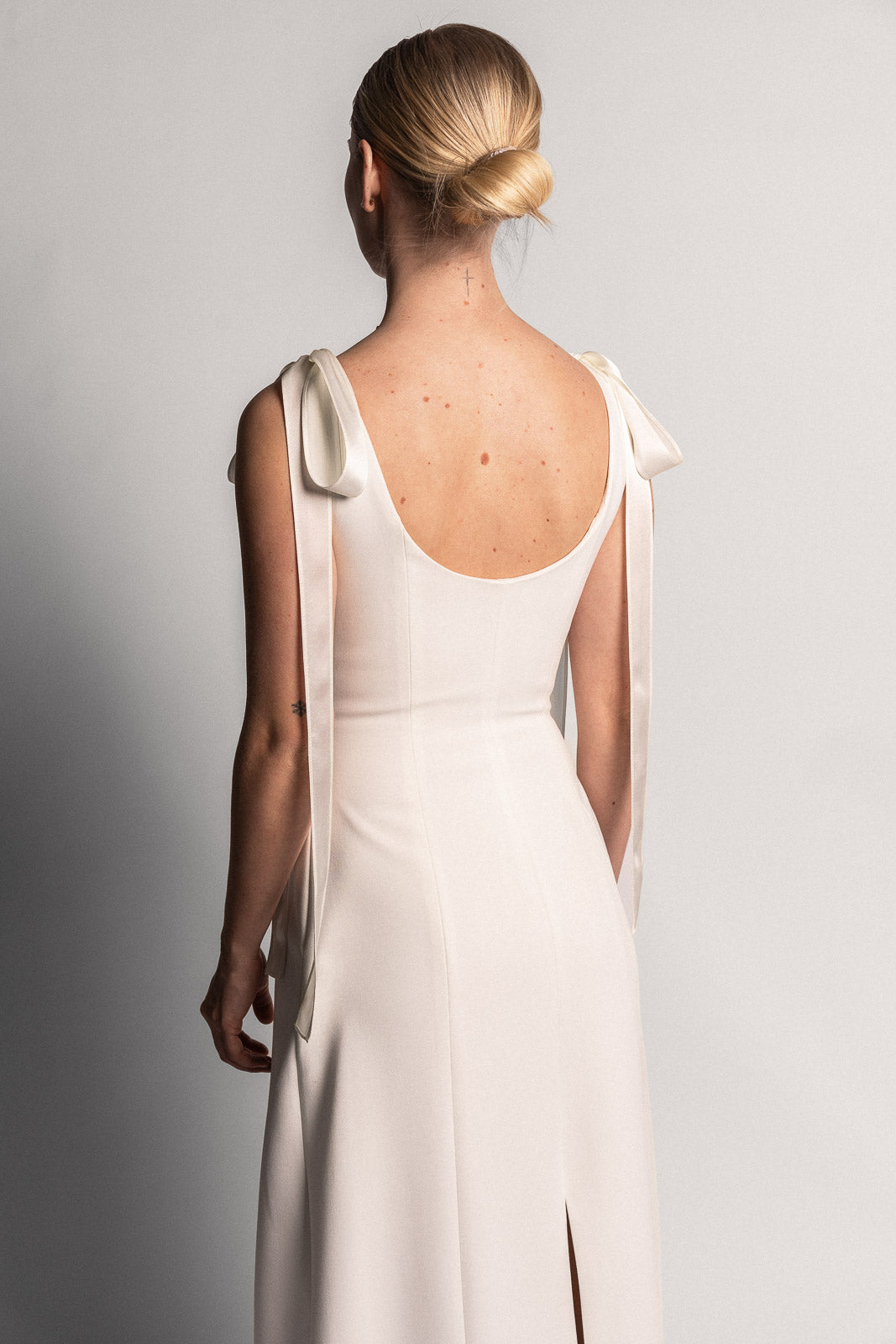 Olava forme ribbon-detail maxi dress off-white