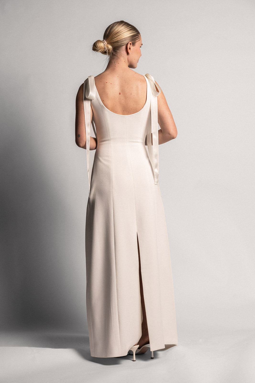 Olava forme ribbon-detail maxi dress off-white