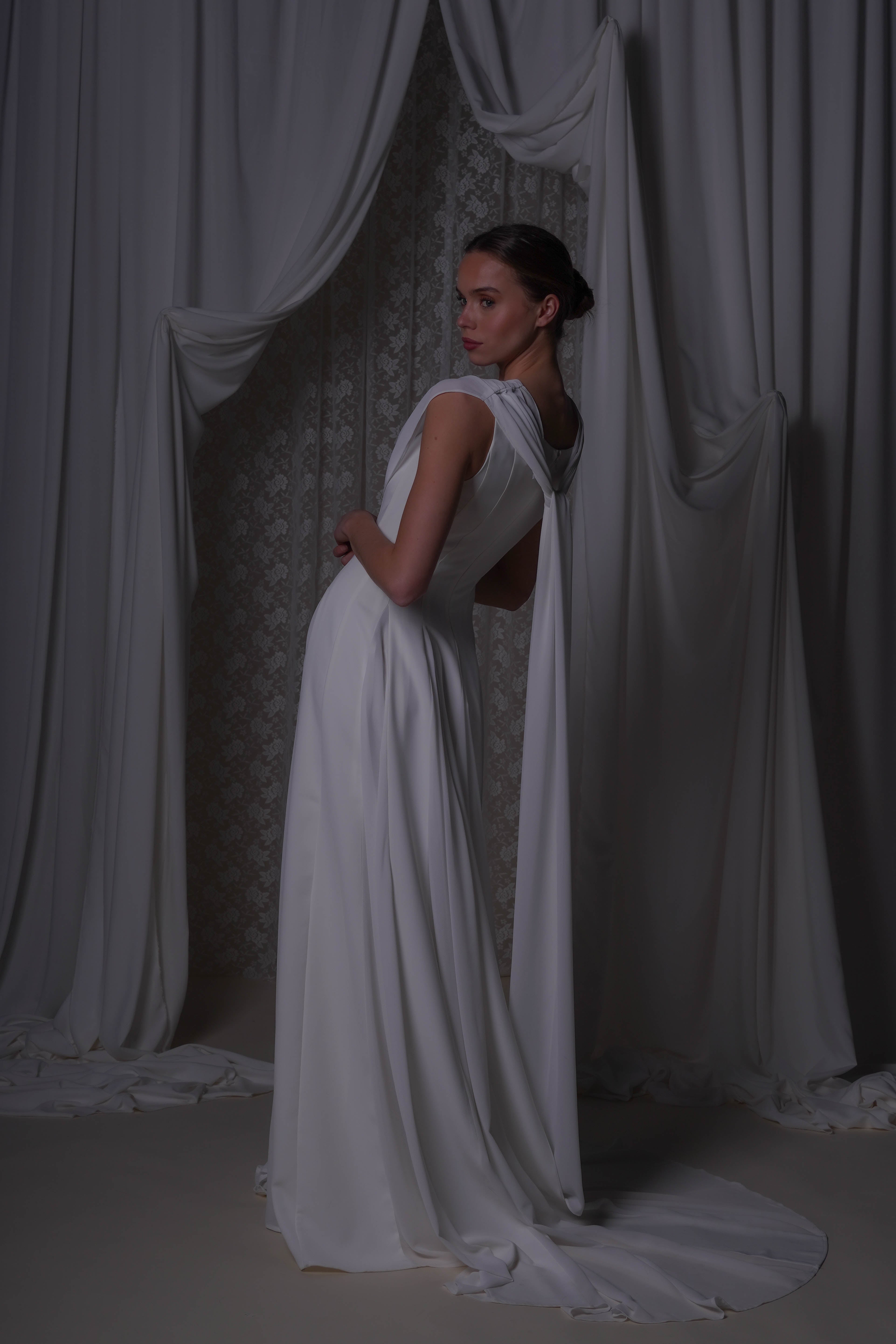 Model: 175 cm · XS · B cup