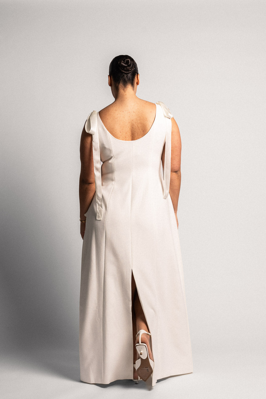 Olava forme ribbon-detail maxi dress off-white